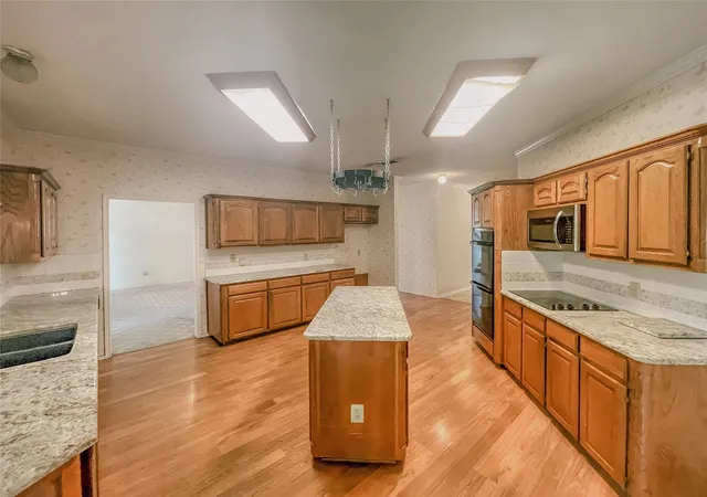 3rd image of 1312 Rio Grande Dr, Benbrook, TX 76126 | MLS# 21327218