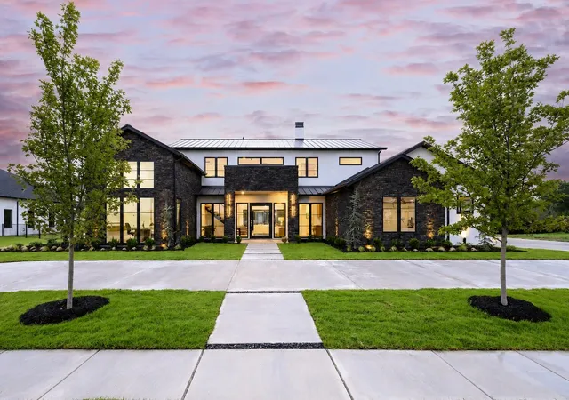 Photo 1 of Mansion for sale at 327 Longview Pl, Rockwall, TX 75032 | MLS# 21319472 | Listing updated on 2026-10-04