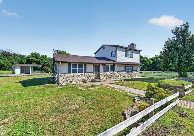 Photo 2 of Single family home for sale at 6709 County Road 527, Burleson, TX 76028 | MLS# 21326567 | Listing updated on 2026-09-17