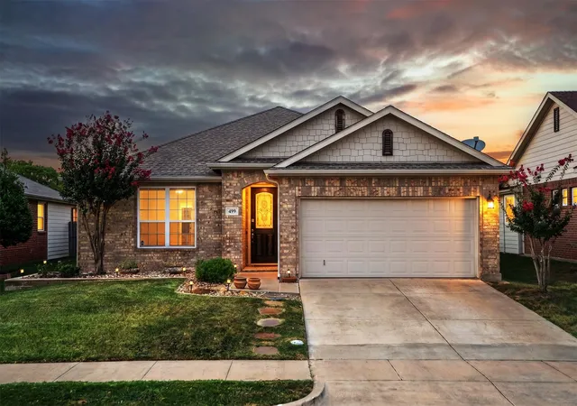 Photo 1 of Single family home for sale at 499 Grayson Ln, Lake Dallas, TX 75065 | MLS# 21326670 | Listing updated on 2026-08-22