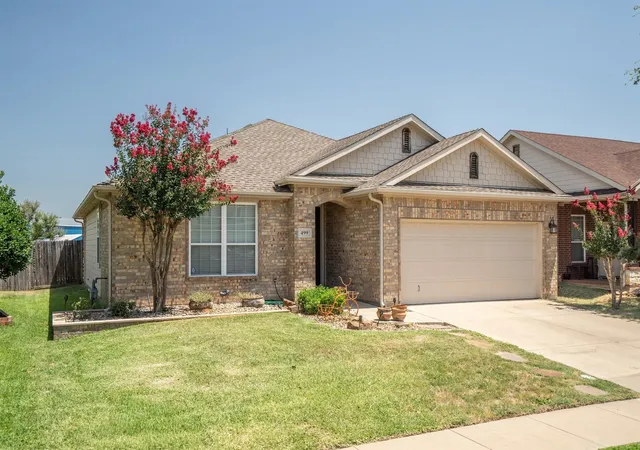Photo 2 of Single family home for sale at 499 Grayson Ln, Lake Dallas, TX 75065 | MLS# 21326670 | Listing updated on 2026-08-22