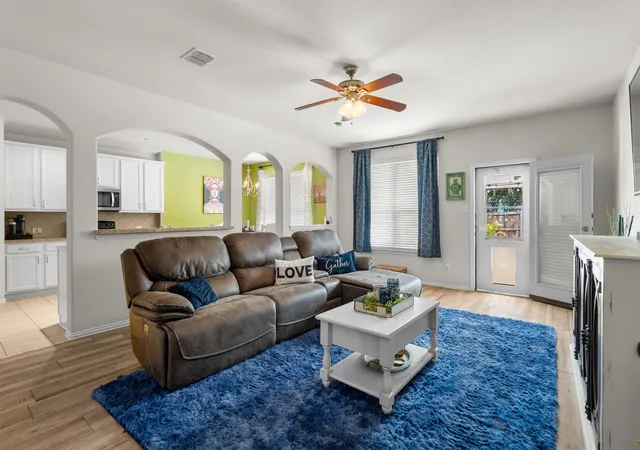 Photo 4 of Single family home for sale at 499 Grayson Ln, Lake Dallas, TX 75065 | MLS# 21326670 | Listing updated on 2026-08-22