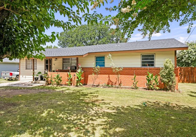 Photo 1 of Single family home for sale at 1100 N Church St, Decatur, TX 76234 | MLS# 21327948 | Listing updated on 2026-09-01