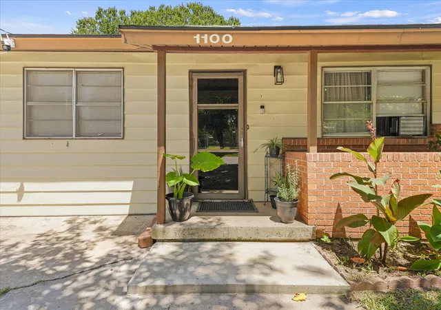 Photo 3 of Single family home for sale at 1100 N Church St, Decatur, TX 76234 | MLS# 21327948 | Listing updated on 2026-09-01