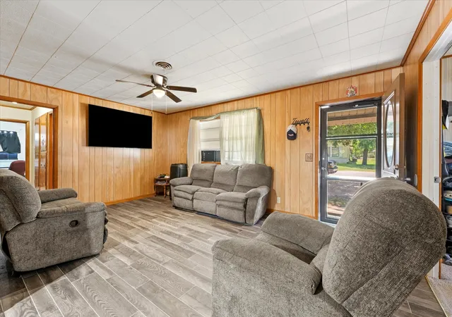 Photo 4 of Single family home for sale at 1100 N Church St, Decatur, TX 76234 | MLS# 21327948 | Listing updated on 2026-09-01