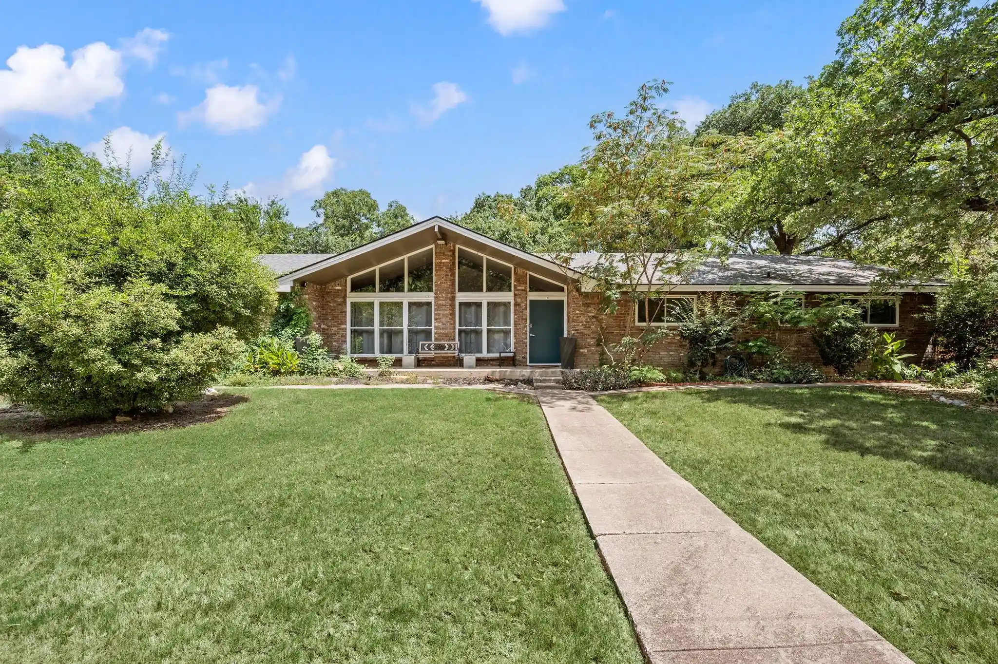 Single family home for sale at 4104 Linkwood Dr, Euless, TX 76040 | MLS# 21327949