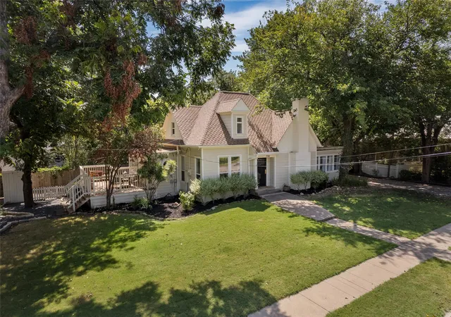 Photo 1 of Single family home for sale at 704 N College St, Mc Kinney, TX 75069 | MLS# 21325922 | Listing updated on 2026-09-20