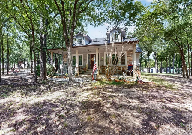 Photo 1 of Single family home for sale at 3358 Crawford Dr, Corinth, TX 76210 | MLS# 21324033 | Listing updated on 2026-09-15