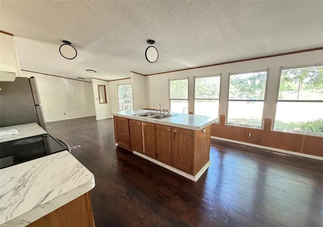 Photo 3 of Manufactured home for sale at 1010 Glen Brook Dr, Waxahachie, TX 75165 | MLS# 21327265 | Listing updated on 2026-07-13
