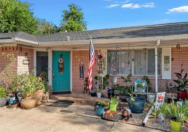 Photo 3 of Single family home for sale at 204 Oakland Pl, Marlin, TX 76661 | MLS# 21295144 | Listing updated on 2026-08-23