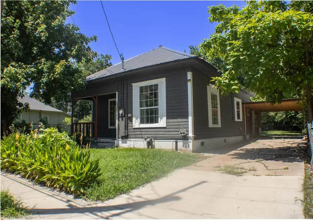 Photo 1 of Single family home for sale at 1106 6th St Se, Paris, TX 75460 | MLS# 21325179 | Listing updated on 2026-07-11