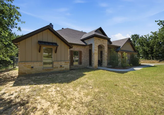 Photo 2 of Single family home for sale at 1013 Churchill Ln, Millsap, TX 76066 | MLS# 21327624 | Listing updated on 2026-08-22