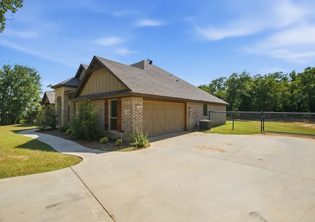 Photo 35 of Single family home for sale at 1013 Churchill Ln, Millsap, TX 76066 | MLS# 21327624 | Listing updated on 2026-08-22
