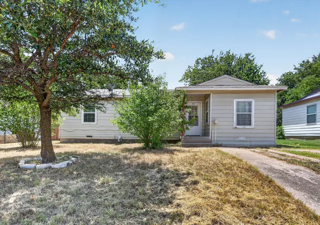 Photo 1 of Single family home for sale at 4912 Borden Dr, Fort Worth, TX 76116 | MLS# 21327911 | Listing updated on 2026-10-30