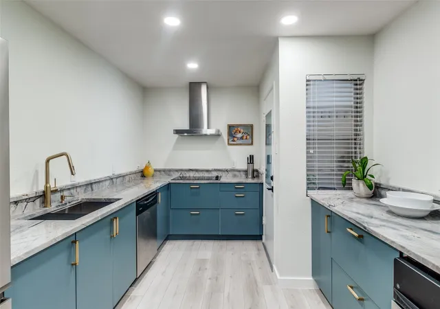 Listing Photo 4 - Condo for sale in building located at 11122 Valleydale, Dallas, TX 75230 - Unit #D