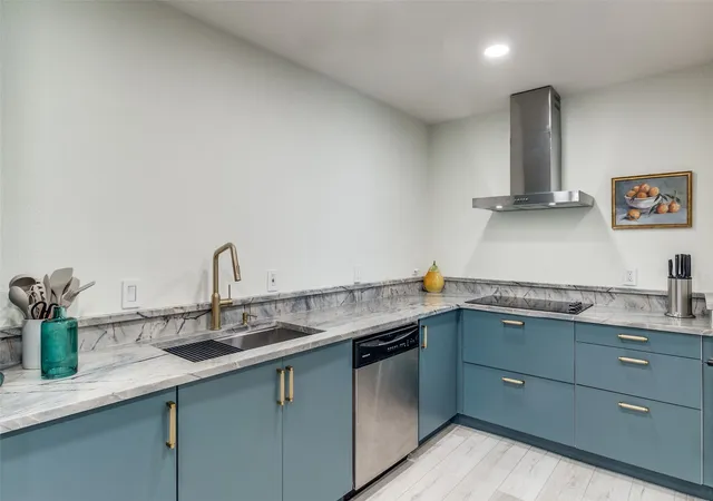 Listing Photo 5 - Condo for sale in building located at 11122 Valleydale, Dallas, TX 75230 - Unit #D
