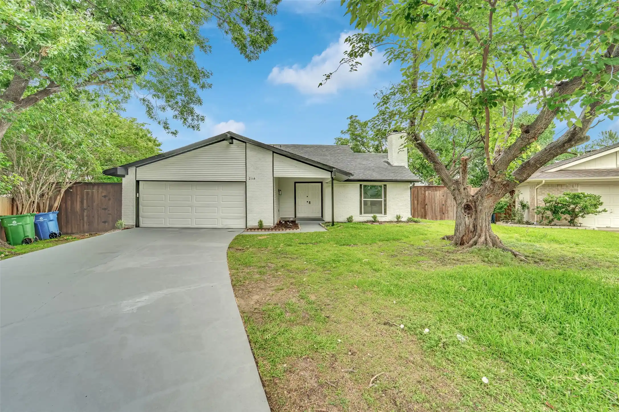 Photo 1 of Single family home for sale at 2114 Via Vis, Carrollton, TX 75006 | MLS# 21328102 | Listing updated on 2026-10-21