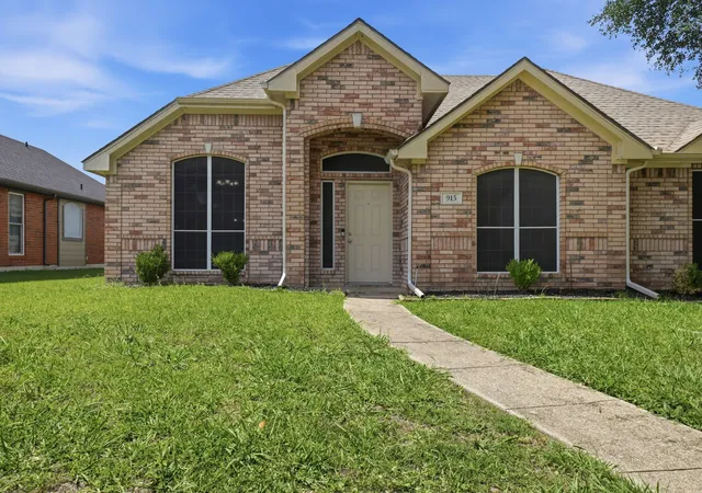 Photo 1 of Single family home for sale at 915 Sea Shell Dr, Mesquite, TX 75149 | MLS# 21326342 | Listing updated on 2026-08-26
