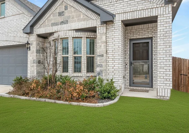 Photo 2 of Single family home for sale at 505 Lucas Ln, Lavon, TX 75166 | MLS# 21324636 | Listing updated on 2026-08-25