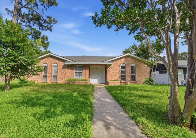 Photo 1 of Single family home for sale at 2324 Lovell Dr, Mesquite, TX 75150 | MLS# 21282279 | Listing updated on 2026-07-11