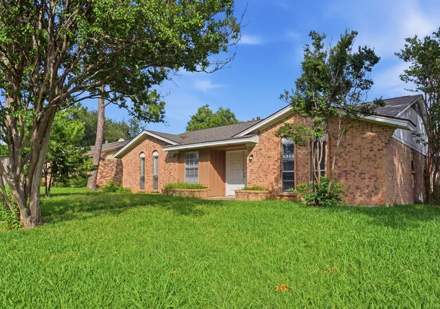 Photo 3 of Single family home for sale at 2324 Lovell Dr, Mesquite, TX 75150 | MLS# 21282279 | Listing updated on 2026-07-11