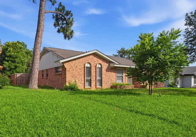 Photo 3 of Single family home for sale at 2324 Lovell Dr, Mesquite, TX 75150 | MLS# 21282279 | Listing updated on 2026-07-11