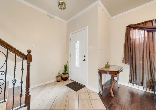 Photo 3 of Single family home for sale at 5715 Creekhollow Dr, Arlington, TX 76018 | MLS# 21328168 | Listing updated on 2026-07-18