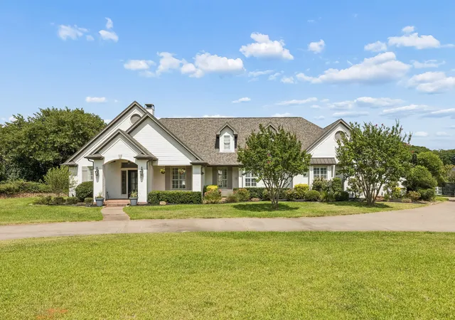 Photo 1 of Single family home for sale at 5401 Hidden Valley Ct, Mansfield, TX 76063 | MLS# 21327144 | Listing updated on 2026-07-15