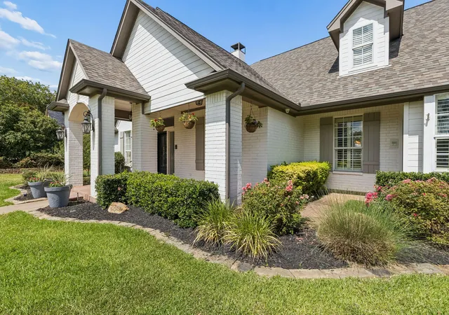 Photo 2 of Single family home for sale at 5401 Hidden Valley Ct, Mansfield, TX 76063 | MLS# 21327144 | Listing updated on 2026-07-15