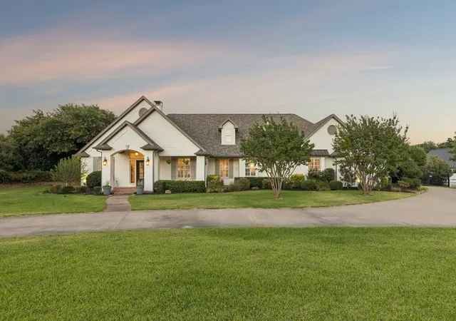 Photo 3 of Single family home for sale at 5401 Hidden Valley Ct, Mansfield, TX 76063 | MLS# 21327144 | Listing updated on 2026-07-15