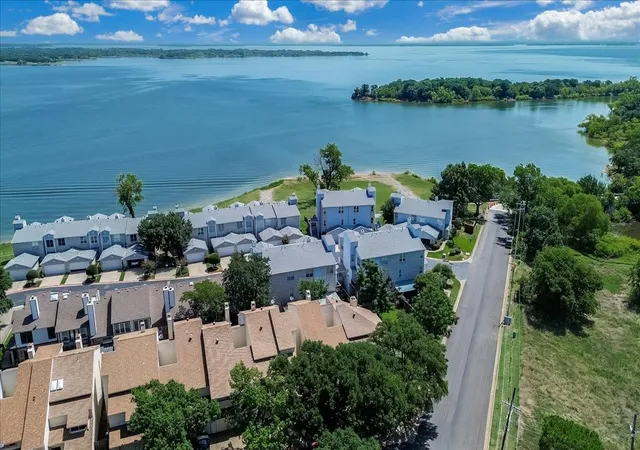 Townhouse for sale at 29 Oakbrook Dr, Lewisville, TX 75057 | MLS# 21328182