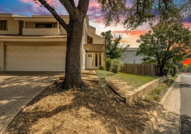 Photo 3 of Townhouse for sale at 29 Oakbrook Dr, Lewisville, TX 75057 | MLS# 21328182 | Listing updated on 2026-08-27