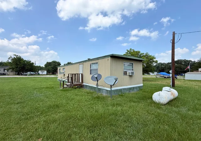 Photo 3 of Manufactured home for sale at 1524 Partridge Ct, Azle, TX 76020 | MLS# 21324286 | Listing updated on 2026-09-22