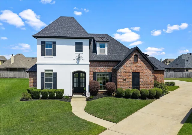 Photo 1 of Sale Pending at 522 Falling Water Cir, Bossier City, LA 71112 | MLS# 21311059 | Listing updated on 2026-08-22