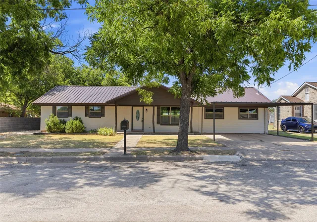 Photo 1 of Single family home for sale at 809 W Liveoak St, Coleman, TX 76834 | MLS# 21328201 | Listing updated on 2026-08-22