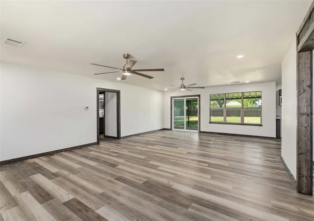 Photo 4 of Single family home for sale at 809 W Liveoak St, Coleman, TX 76834 | MLS# 21328201 | Listing updated on 2026-08-22