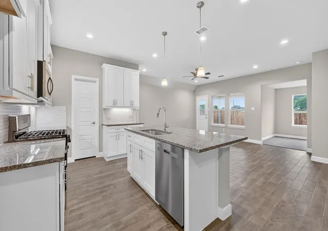 Photo 2 of Single family home for sale at 243 Sandstone Cir, Granbury, TX 76048 | MLS# 21325274 | Listing updated on 2026-07-11