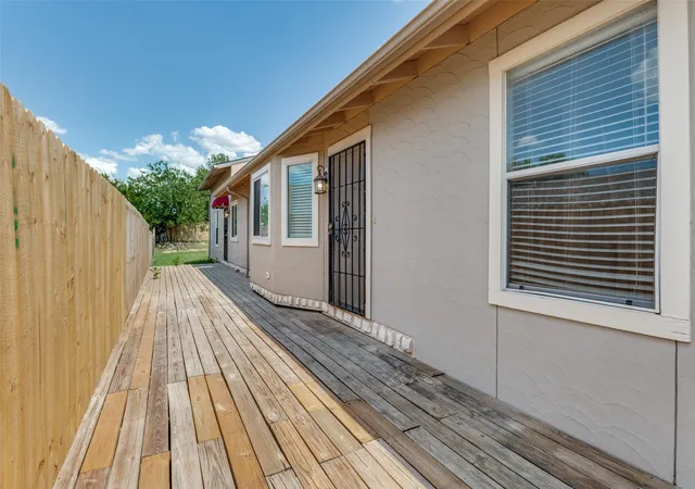 3rd image of 630 Nw 11Th St, Grand Prairie, TX 75050 | MLS# 21328098