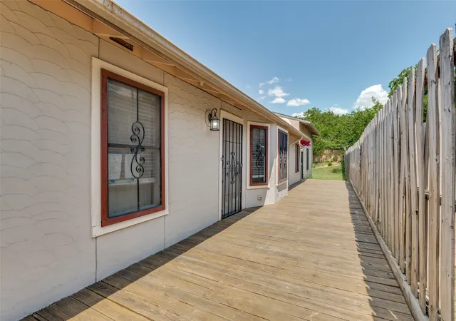 5th image of 630 Nw 11Th St, Grand Prairie, TX 75050 | MLS# 21328098