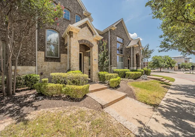 Photo 2 of Townhouse for sale at 4017 Cascade Sky Dr, Arlington, TX 76005 | MLS# 21328217 | Listing updated on 2026-10-05