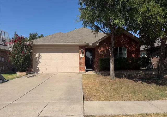 Photo 1 of Single family home for sale at 224 Spring Hollow Dr, Fort Worth, TX 76131 | MLS# 21328228 | Listing updated on 2026-08-21