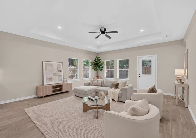 Photo 1 of Single family home for sale at 724 N Clements St, Gainesville, TX 76240 | MLS# 21328242 | Listing updated on 2026-10-02