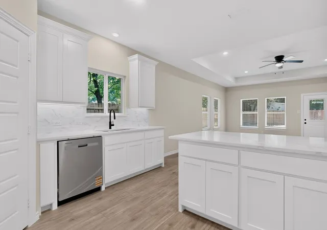 Photo 4 of Single family home for sale at 724 N Clements St, Gainesville, TX 76240 | MLS# 21328242 | Listing updated on 2026-10-02