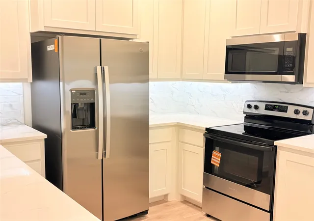 Photo 3 of Single family home for sale at 724 N Clements St, Gainesville, TX 76240 | MLS# 21328242 | Listing updated on 2026-10-02