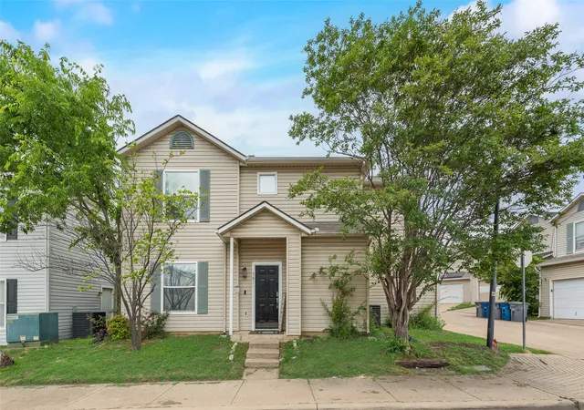 Photo 1 of Single family home for sale at 301 Ensenada Plz, Dallas, TX 75211 | MLS# 21328070 | Listing updated on 2026-08-24