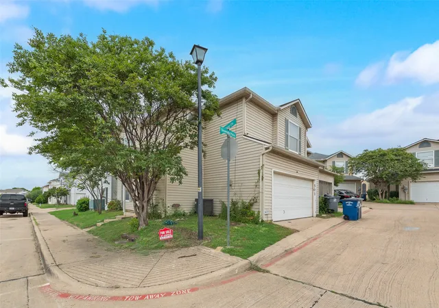 Photo 2 of Single family home for sale at 301 Ensenada Plz, Dallas, TX 75211 | MLS# 21328070 | Listing updated on 2026-08-24