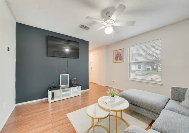 Photo 4 of Single family home for sale at 301 Ensenada Plz, Dallas, TX 75211 | MLS# 21328070 | Listing updated on 2026-08-24