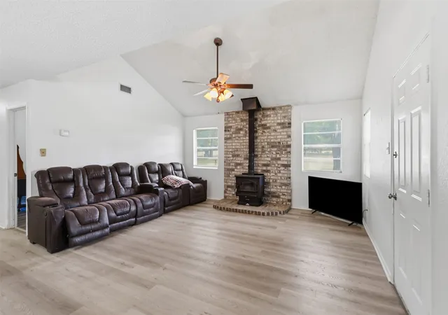 Photo 3 of Single family home for sale at 112 Spanish Trl, Weatherford, TX 76088 | MLS# 21318669 | Listing updated on 2026-08-28