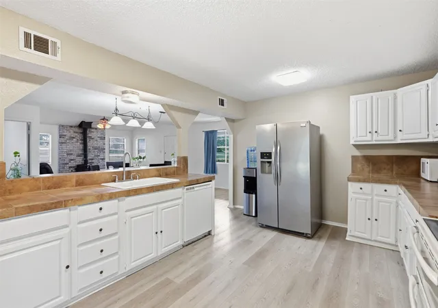 Photo 3 of Single family home for sale at 112 Spanish Trl, Weatherford, TX 76088 | MLS# 21318669 | Listing updated on 2026-08-28
