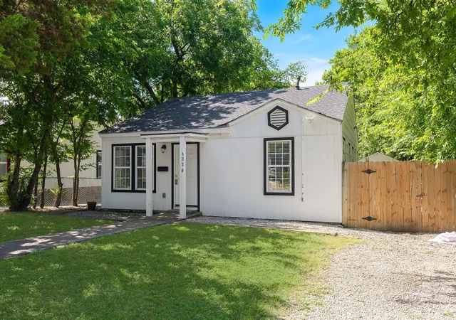 Photo 3 of Single family home for sale at 1330 Fordham Rd, Dallas, TX 75216 | MLS# 21325679 | Listing updated on 2026-08-11